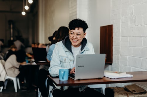 Student using Learnkin